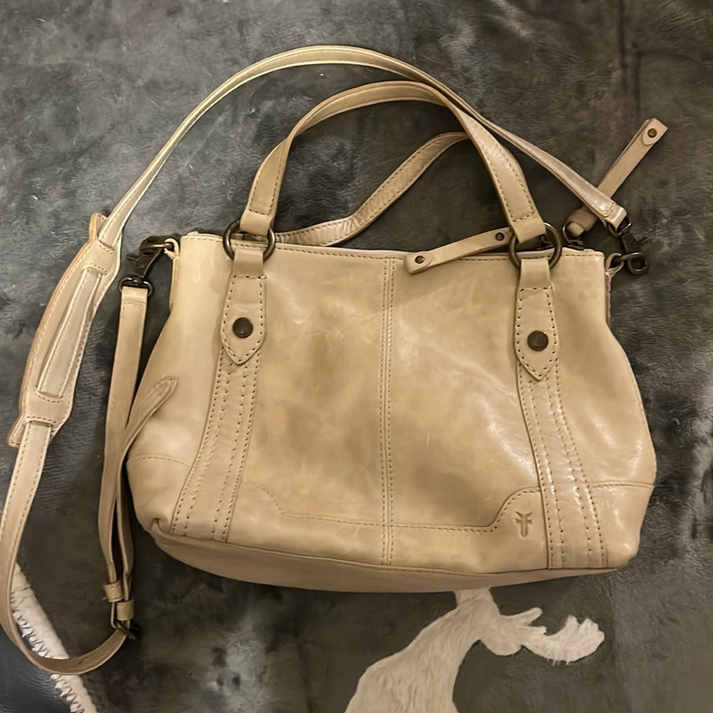 EUC Frye Melissa crossbody in Parchment.